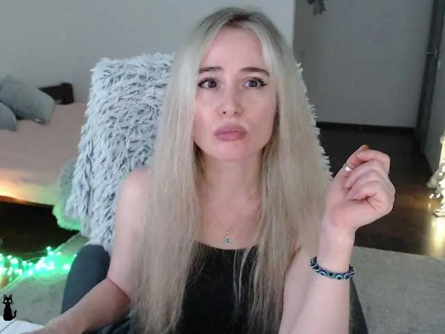 Live sex webcam photo for xyliganka777 #278131487