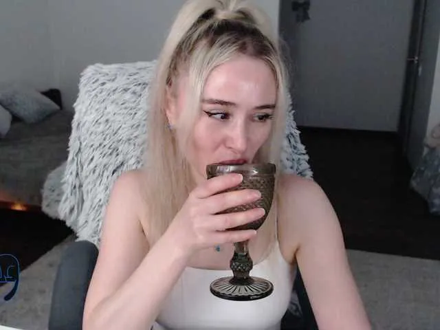 Live sex webcam photo for xyliganka777 #278583617