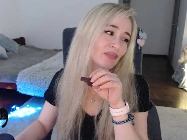 Live sex webcam photo for xyliganka777 #283774952