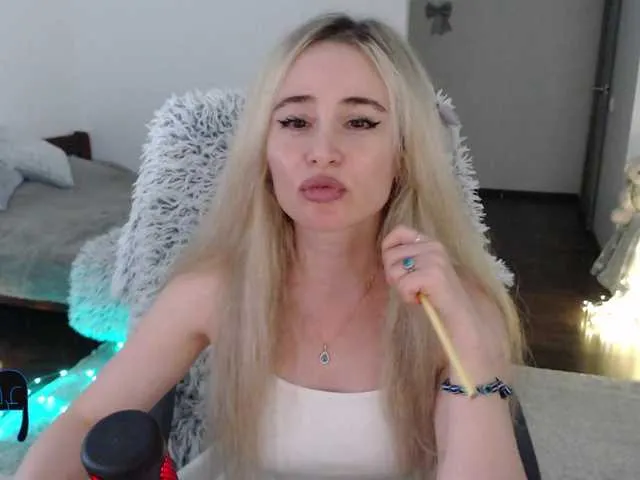 Live sex webcam photo for xyliganka777 #286717562