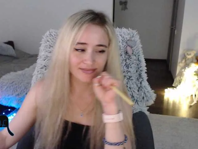 Live sex webcam photo for xyliganka777 #288858178