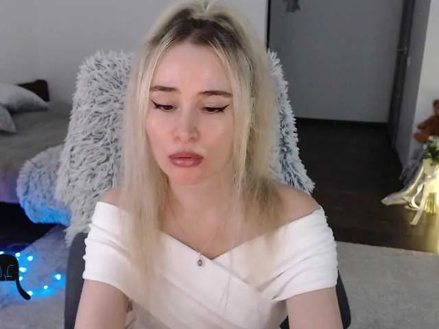 Live sex webcam photo for xyliganka777 #289071792