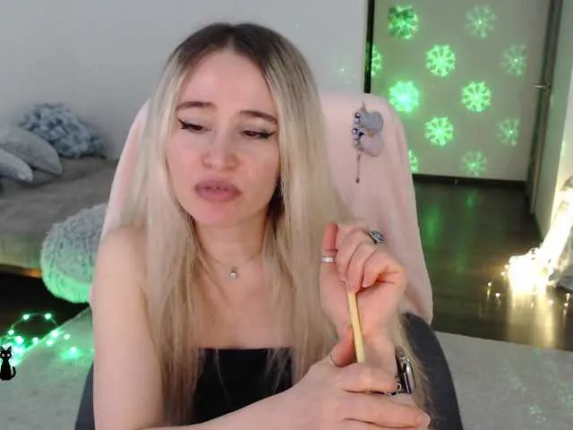 Live sex webcam photo for xyliganka777 #290141066