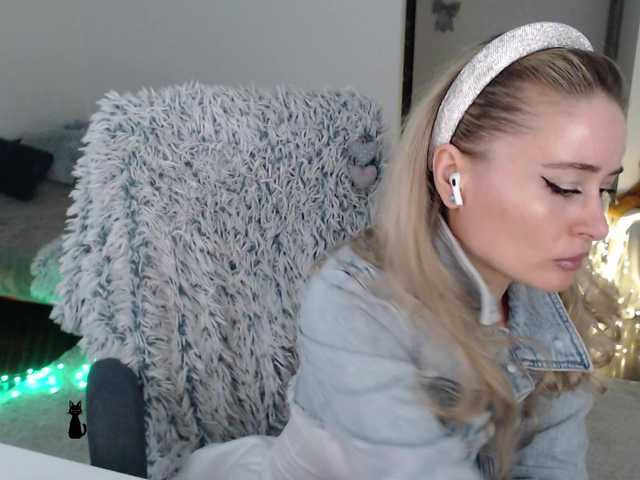 Live sex webcam photo for xyliganka777 #290539169