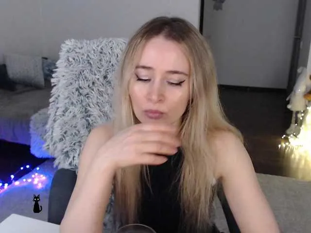 Live sex webcam photo for xyliganka777 #290741591