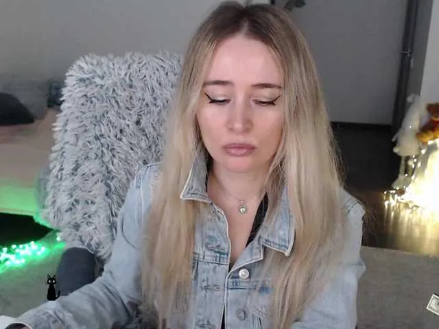 Live sex webcam photo for xyliganka777 #290789884