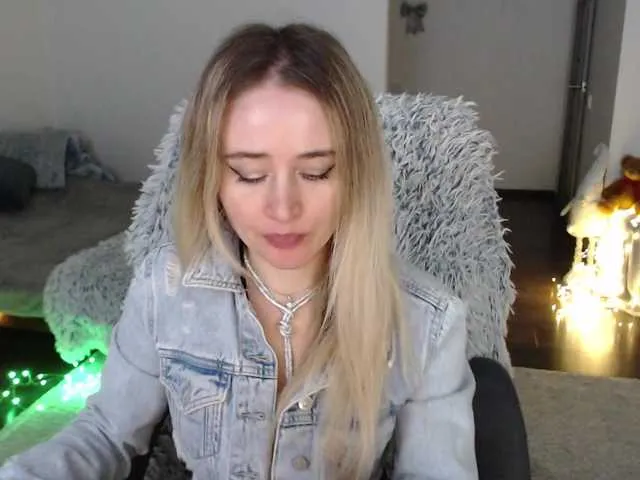 Live sex webcam photo for xyliganka777 #291055091