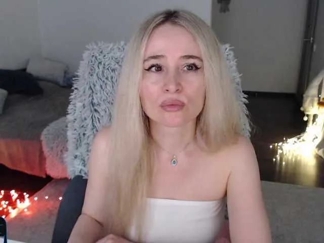 Live sex webcam photo for xyliganka777 #291195996