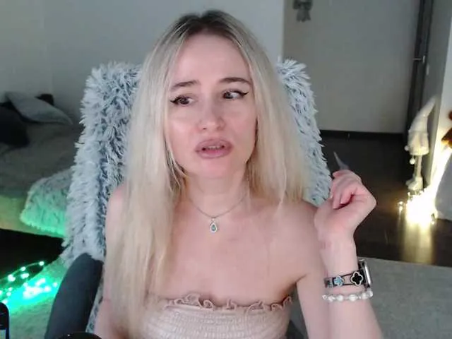 Live sex webcam photo for xyliganka777 #291559317