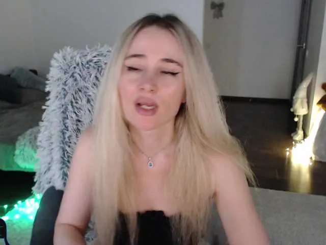 Live sex webcam photo for xyliganka777 #291573577