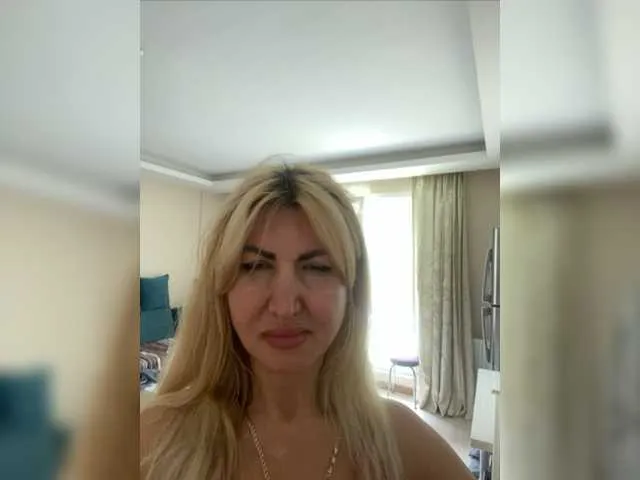 Live sex webcam photo for yaaniii #278115661