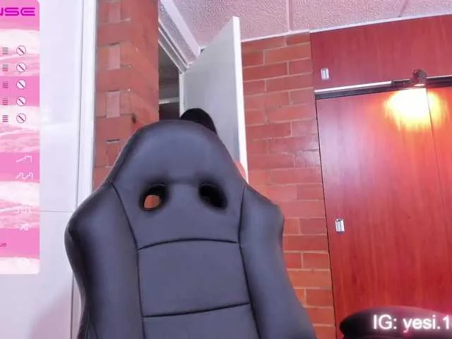 Live sex webcam photo for yesiehot1 #272160494