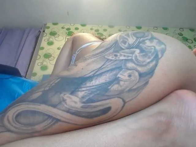 Live sex webcam photo for yeyecandy #293094784