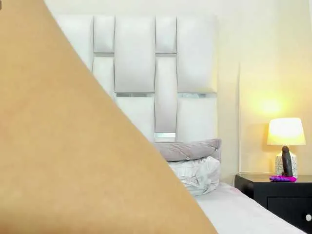 Live sex webcam photo for yoselinwilliams #290171607