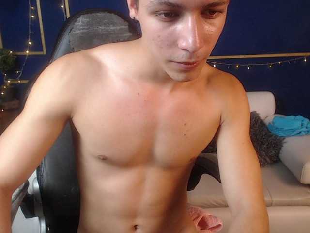 Live sex webcam photo for yosua-reyes #275700385