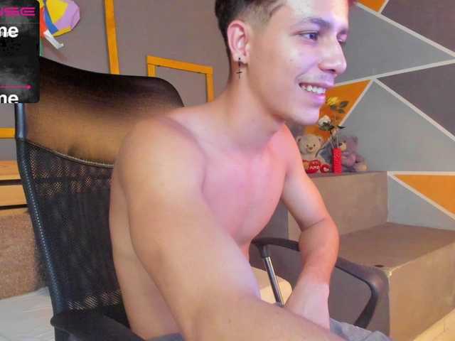 Live sex webcam photo for yosua-reyes #275788101