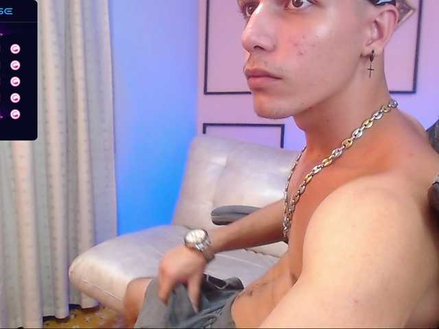 Live sex webcam photo for yosua-reyes #276274295