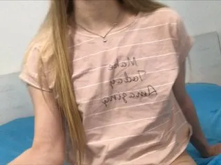 Live sex webcam photo for young-lola #231778761