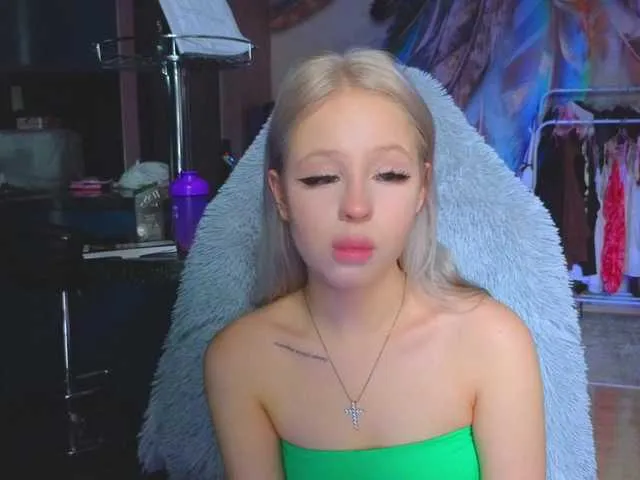 Live sex webcam photo for youngmalena #275882889