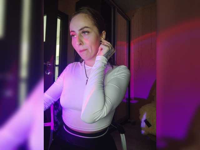 Live sex webcam photo for your-red-wine #272148747