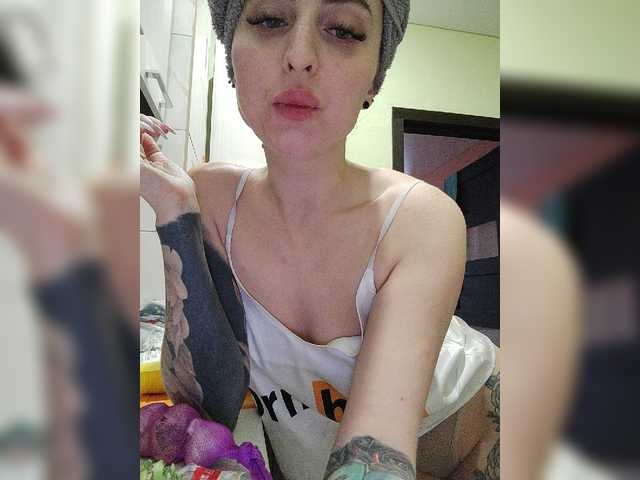 Live sex webcam photo for your-red-wine #272630603