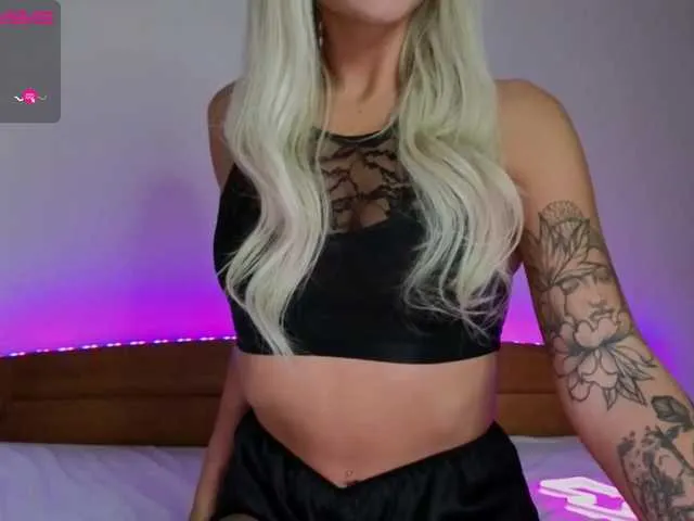 Live sex webcam photo for youralice- #275723188
