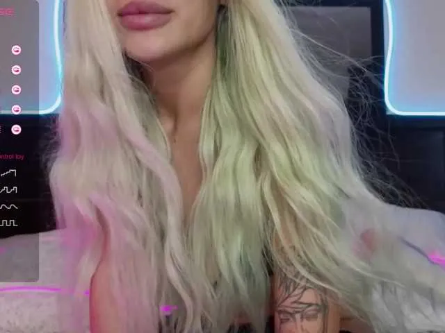 Live sex webcam photo for youralice- #276449912