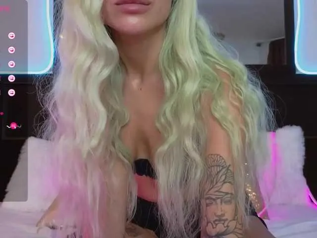 Live sex webcam photo for youralice- #276561152