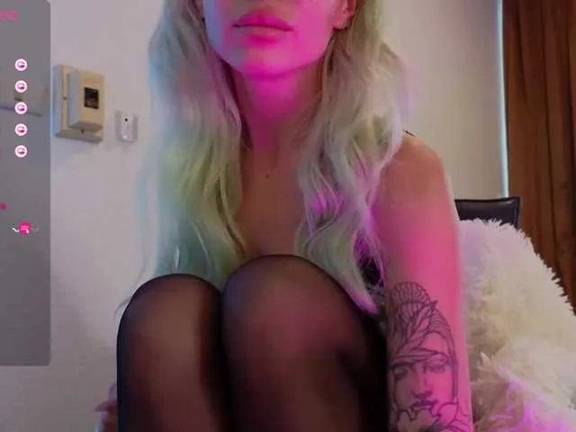 Live sex webcam photo for youralice- #276665317