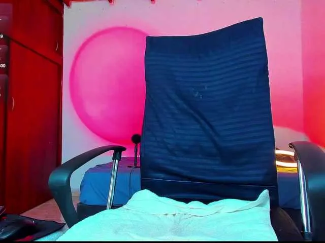 Live sex webcam photo for yourhero11 #290416049