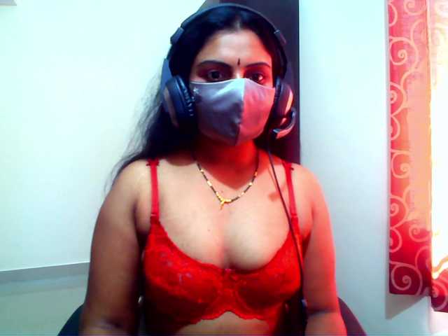 Live sex webcam photo for yoursavitha5 #271962555