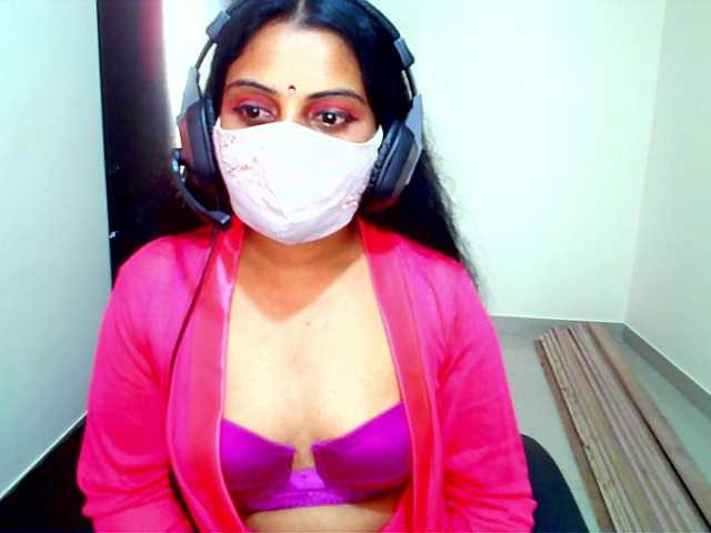 Live sex webcam photo for yoursavitha5 #272279930