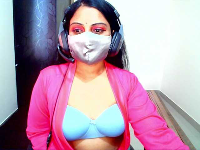 Live sex webcam photo for yoursavitha5 #272326824