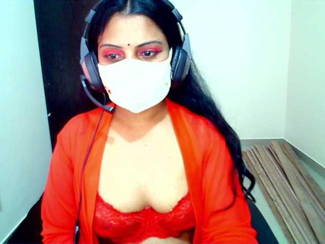 Live sex webcam photo for yoursavitha5 #272407020