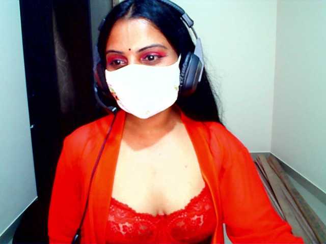 Live sex webcam photo for yoursavitha5 #272409556