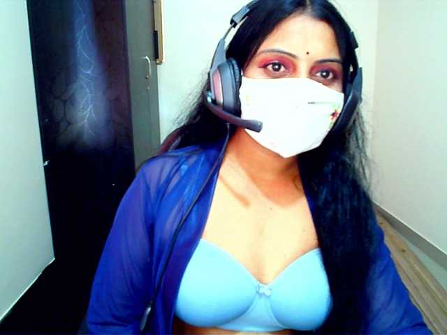 Live sex webcam photo for yoursavitha5 #272474385