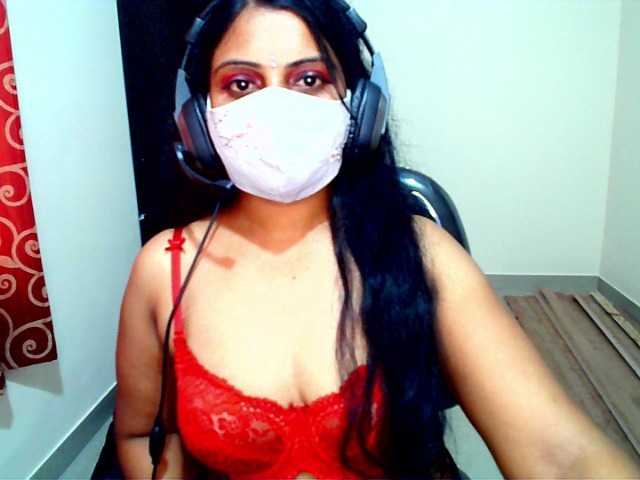 Live sex webcam photo for yoursavitha5 #272499344