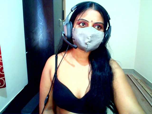 Live sex webcam photo for yoursavitha5 #272523054