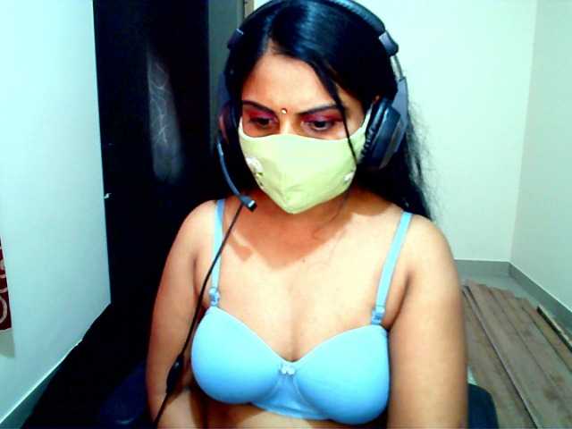 Live sex webcam photo for yoursavitha5 #272539392