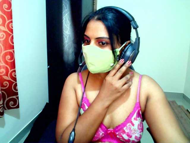 Live sex webcam photo for yoursavitha5 #272564390