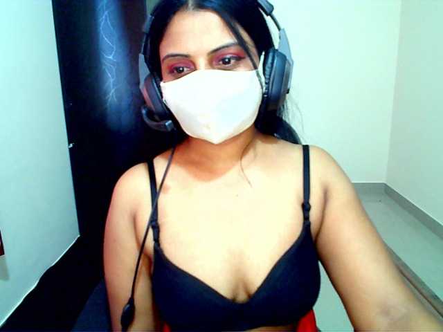 Live sex webcam photo for yoursavitha5 #272604867