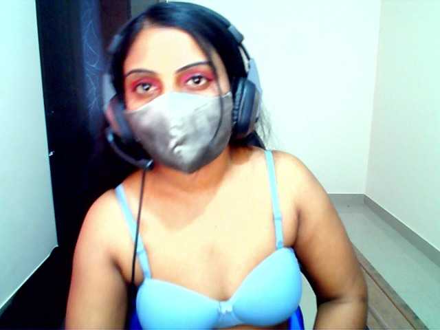 Live sex webcam photo for yoursavitha5 #272616300