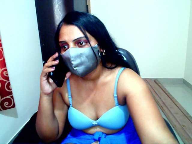 Live sex webcam photo for yoursavitha5 #272618592