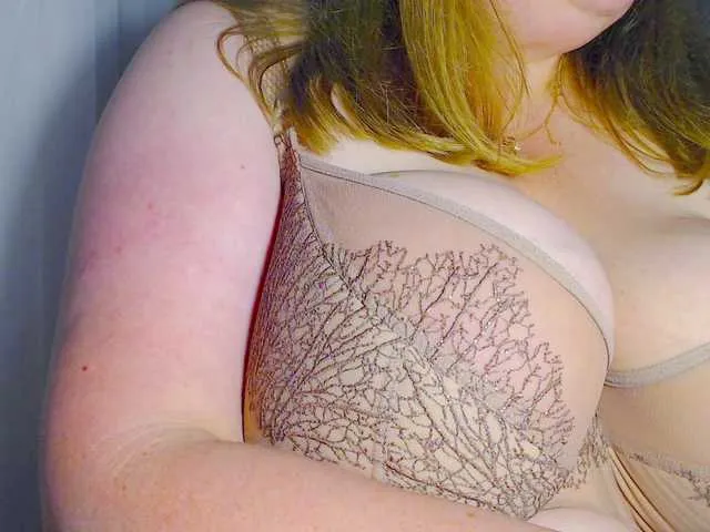 Live sex webcam photo for yuliska1 #291343355