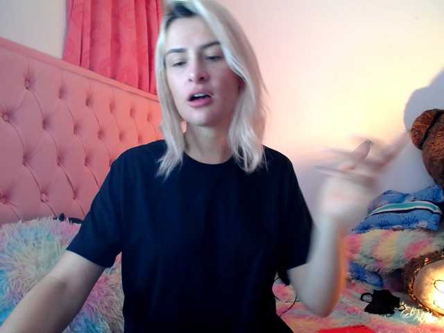 Live sex webcam photo for yulittlestar28 #290371895