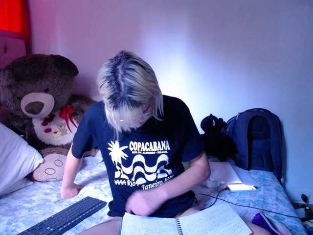 Live sex webcam photo for yulittlestar28 #292261043