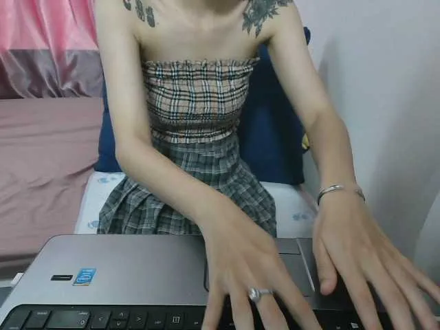 Live sex webcam photo for yummypie #275540433