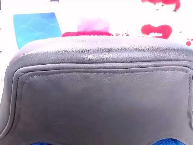 Live sex webcam photo for yunasaenz1 #274297421