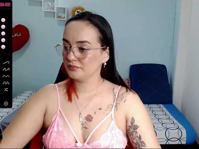 Live sex webcam photo for yunasaenz1 #274348398