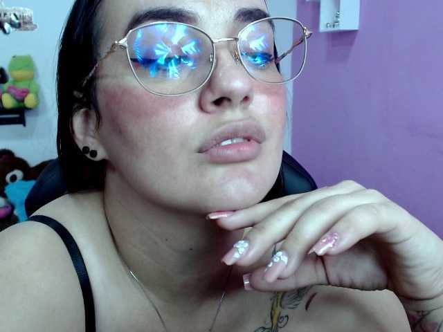 Live sex webcam photo for yunasaenz1 #274499946